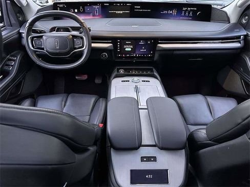 Used 2025 Lincoln Navigator L Reserve image 14