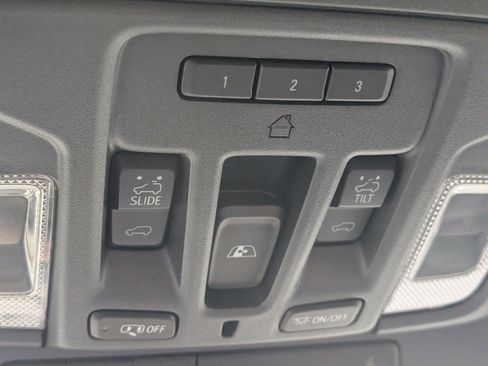 Used 2020 Chevrolet Silverado 1500 High Country w/ Technology Package image 17