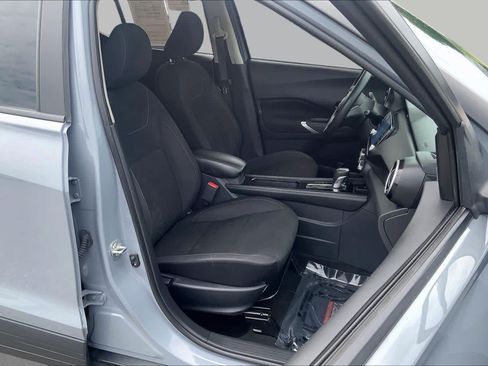 Used 2023 Nissan Kicks SV FWD image 9