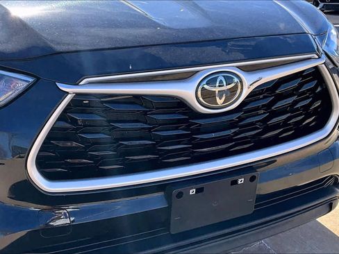 Used 2024 Toyota Highlander XLE image 28