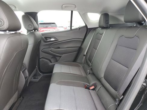 Used 2025 Chevrolet Trax LT w/ LT Convenience Package image 32