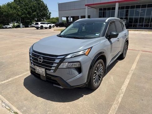 Used 2024 Nissan Rogue Platinum w/ Platinum Premium Package FWD image 3