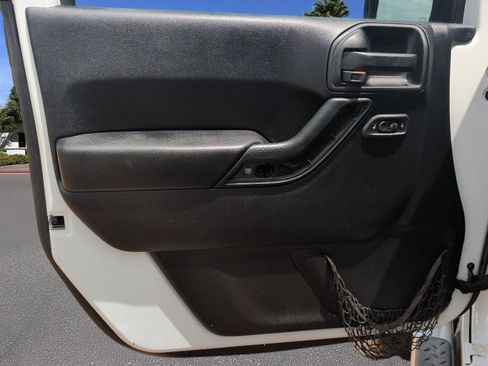Used 2015 Jeep Wrangler Unlimited Sport w/ Quick Order Package 24S AWD/4WD image 8