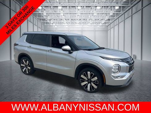 Used 2025 Mitsubishi Outlander SE FWD image 1