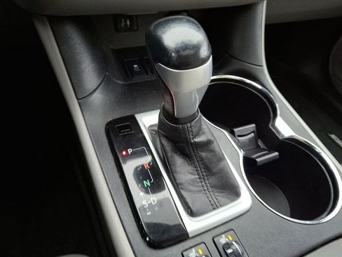 Used 2016 Toyota Highlander XLE image 15