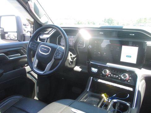 Used 2025 GMC Sierra 3500 Denali w/ Denali Reserve Package AWD/4WD image 29