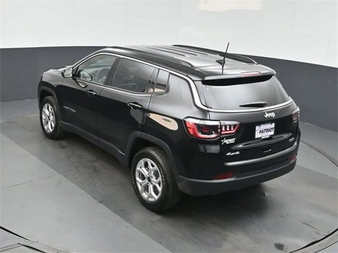 New 2026 Jeep Compass Latitude w/ Mopar Graphics Package image 33