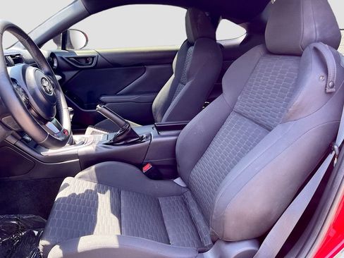 Used 2025 Toyota GR86 w/ ALL Weather Mat Package (TMS) RWD image 20
