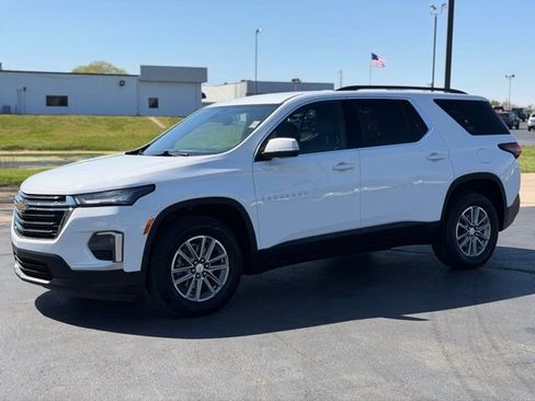 Used 2023 Chevrolet Traverse LT FWD image 3
