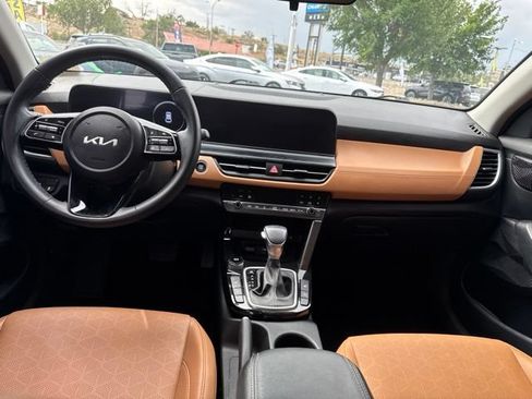 Used 2024 Kia Seltos EX FWD image 11