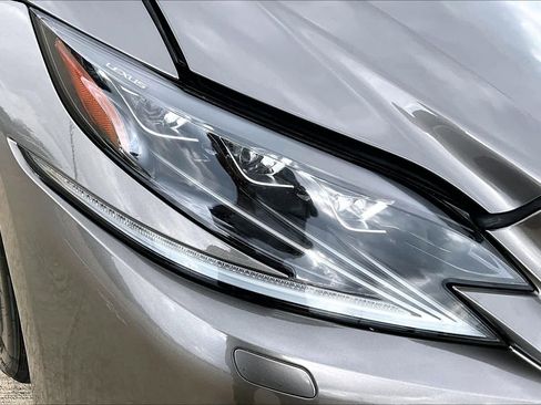 Used 2018 Lexus LS 500 F Sport w/ Accessory Package (Z2) image 27