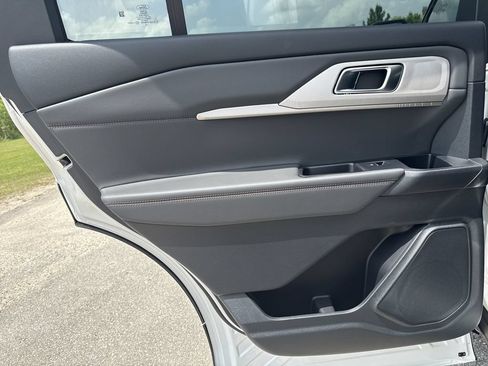 New 2026 Ford Explorer Active RWD image 22
