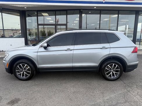 Used 2021 Volkswagen Tiguan SE w/ Panoramic Sunroof Package AWD/4WD image 4