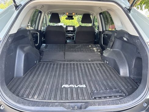 Used 2021 Toyota RAV4 XLE AWD/4WD image 27