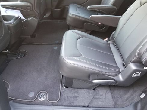 New 2026 Chrysler Voyager LX image 17