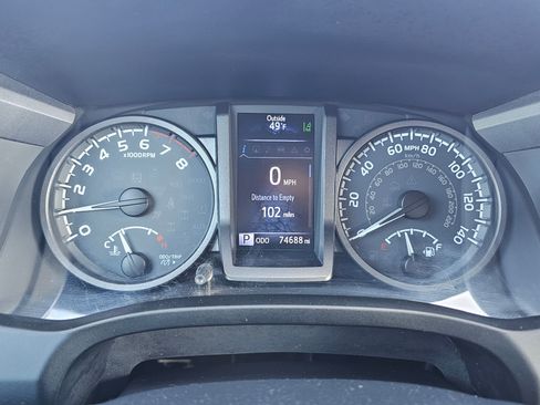 Used 2018 Toyota Tacoma TRD Off-Road w/ Technology Package AWD/4WD image 16