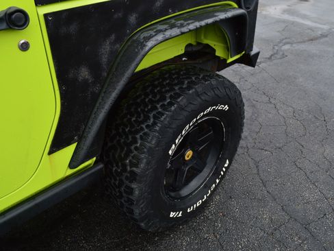 Used 2016 Jeep Wrangler Rubicon w/ Power Convenience Group AWD/4WD image 4