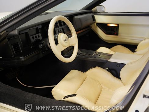 Used 1988 Chevrolet Corvette Coupe RWD image 4