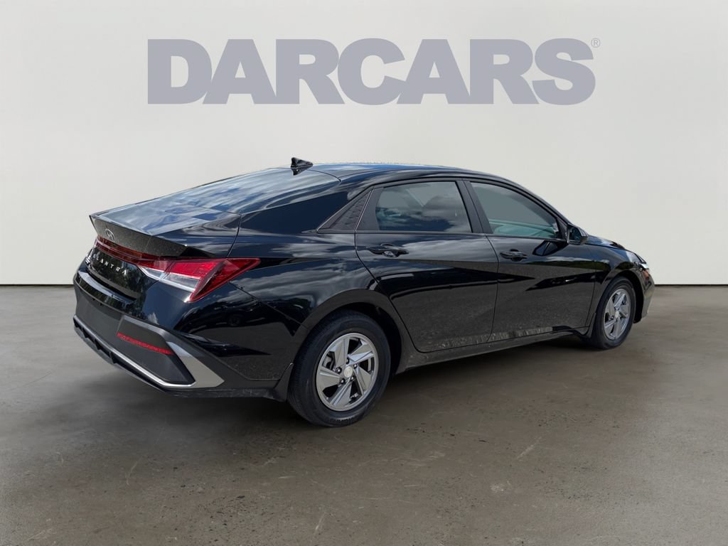 Used 2025 Hyundai Elantra SE FWD image 7