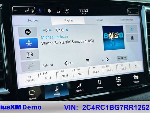 Used 2024 Chrysler Pacifica Touring-L image 29