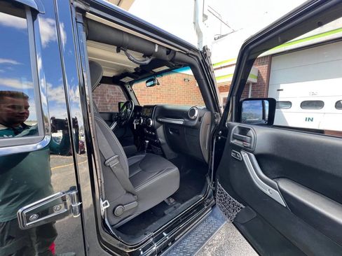 Used 2017 Jeep Wrangler Unlimited Sahara AWD/4WD image 20