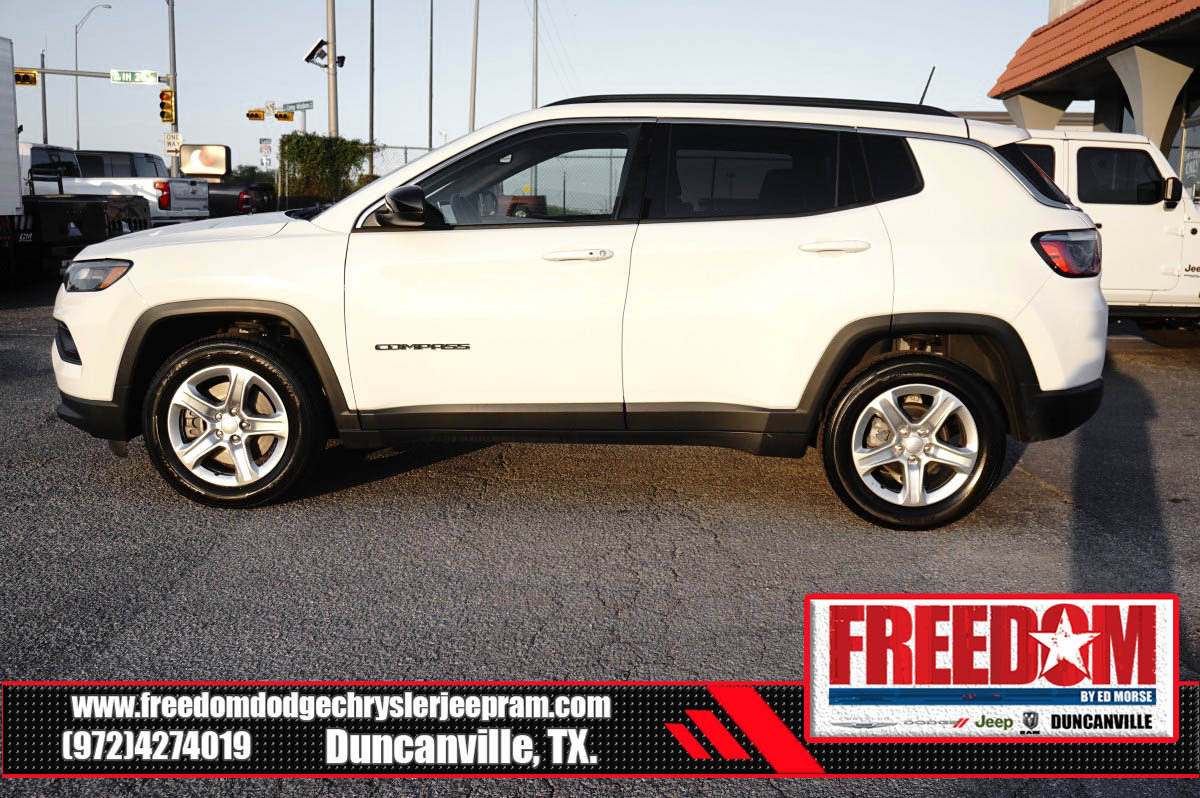 Used 2024 Jeep Compass Latitude AWD/4WD image 2