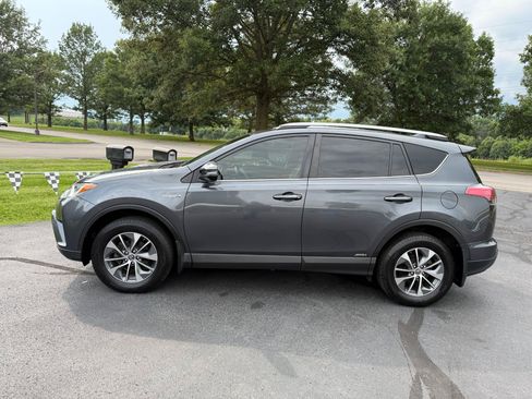 Used 2018 Toyota RAV4 XLE AWD/4WD image 7