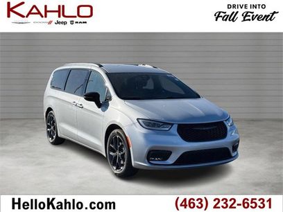 New 2026 Chrysler Pacifica Select