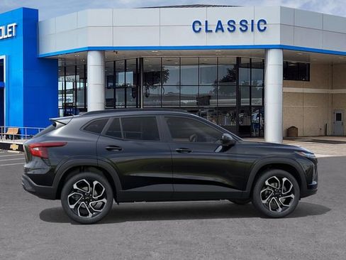 New 2026 Chevrolet Trax RS w/ Sunroof Package FWD image 5
