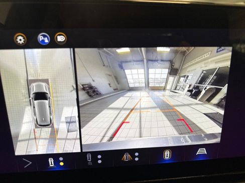 Used 2025 Chevrolet Equinox LT w/ Safety and Technology Package FWD image 22
