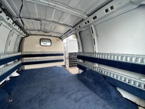 Used 2018 Chevrolet Express 2500 image 16
