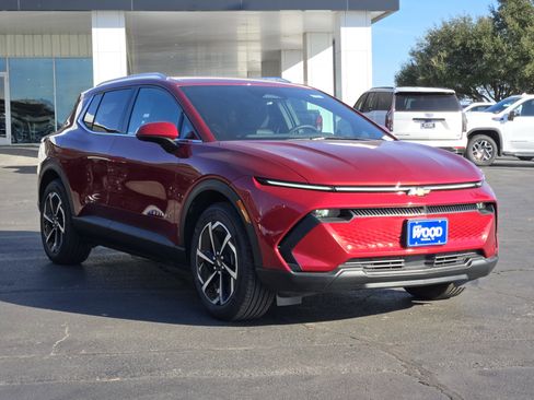 New 2026 Chevrolet Equinox EV LT image 2