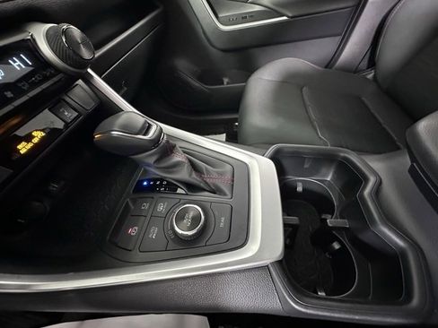 Used 2023 Toyota RAV4 SE image 31