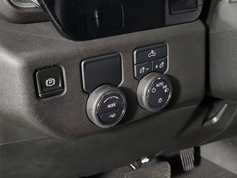 Used 2024 Chevrolet Silverado 1500 LT RWD image 24