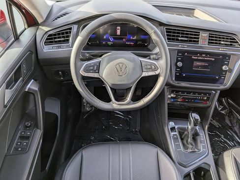 Used 2023 Volkswagen Tiguan SE FWD image 12