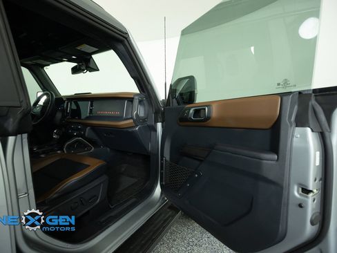 Used 2024 Ford Bronco Outer Banks AWD/4WD image 43