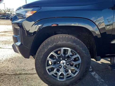 Used 2025 Chevrolet Colorado Z71 w/ Z71 Convenience Package 2 image 10