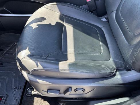 Used 2022 Hyundai Tucson Limited FWD image 16