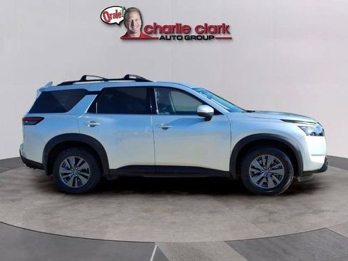 Certified 2024 Nissan Pathfinder SV FWD image 6