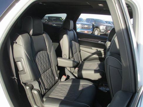 Certified 2024 Buick Enclave Avenir w/ Avenir Technology Package image 24