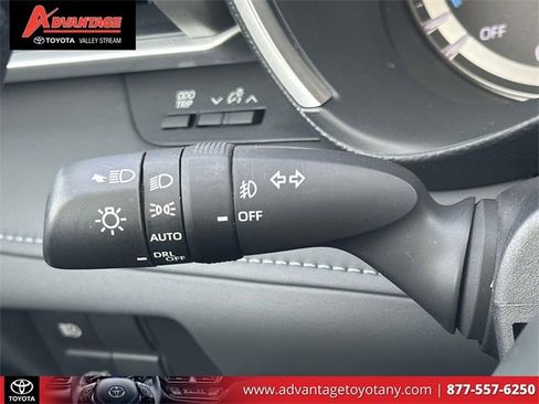 Used 2025 Toyota Highlander XLE image 26