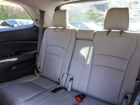 Used 2019 Honda Pilot Touring image 18