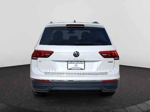 Used 2023 Volkswagen Tiguan SE w/ Panoramic Sunroof Package AWD/4WD image 4