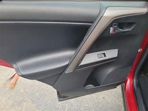 Used 2018 Toyota RAV4 XLE image 9