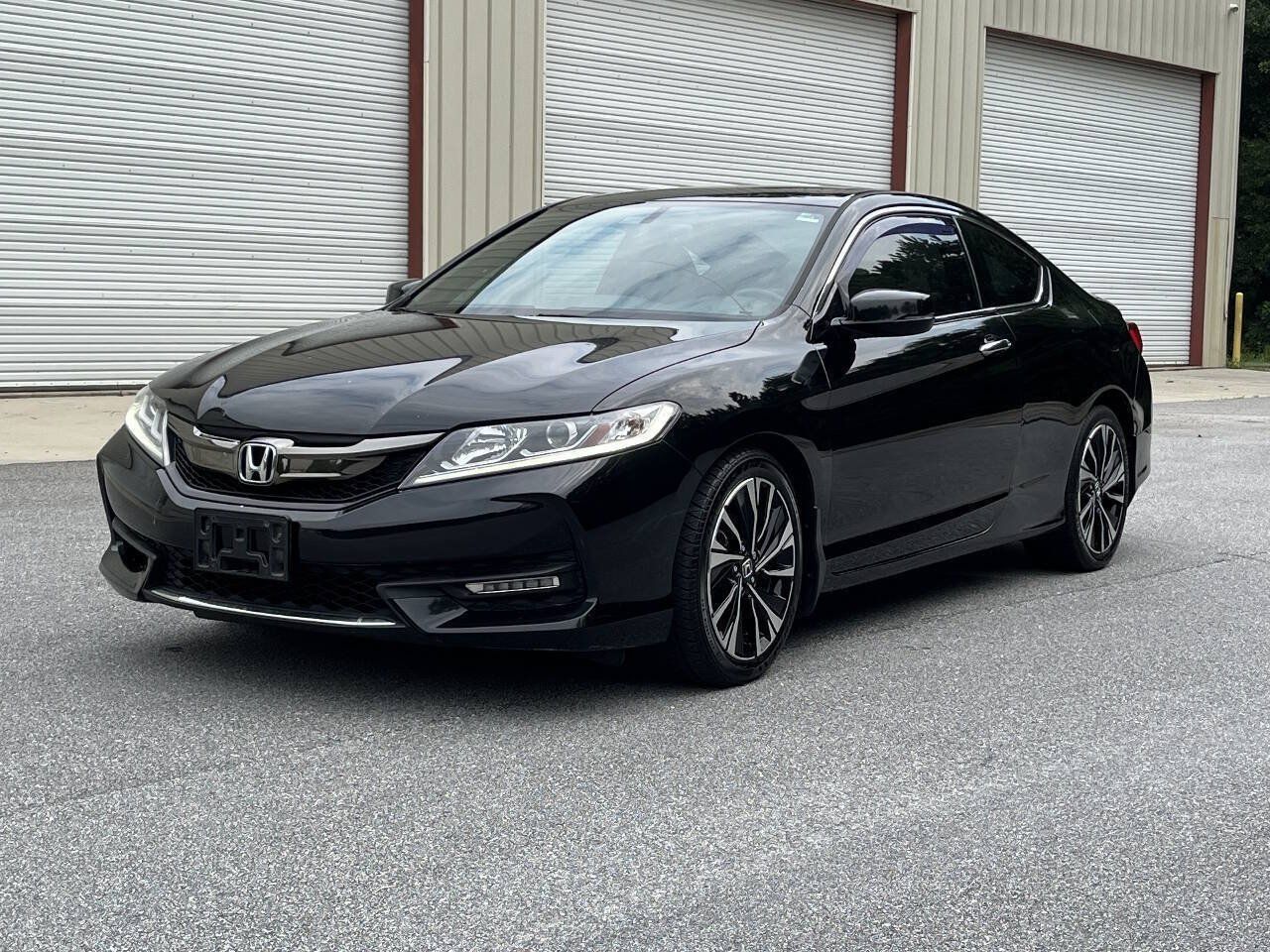 Used 2017 Honda Accord EX-L image 2