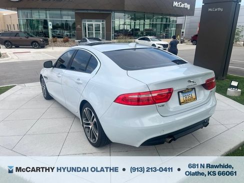 Used 2017 Jaguar XE Premium RWD image 12