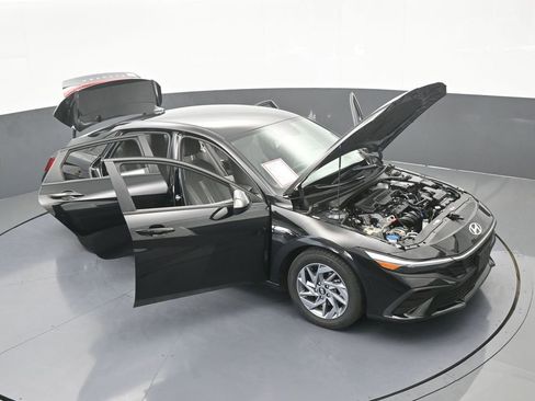 Used 2024 Hyundai Elantra SEL image 71