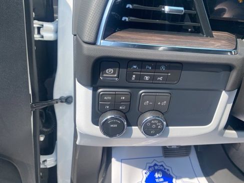 New 2025 Chevrolet Suburban Premier image 19