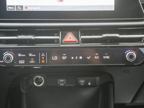 Certified 2025 Kia Niro EX FWD image 15