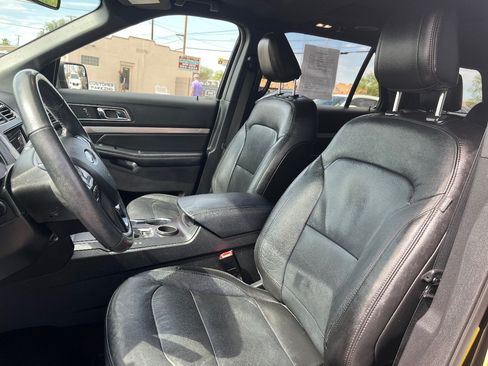 Used 2018 Ford Explorer XLT w/ Equipment Group 202A FWD image 26